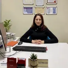 Op. Dr. Refika Ceylan — Plastik Rekonstrüktif Ve Estetik Cerrahi, Eskişehir. Portre fotoğrafı.