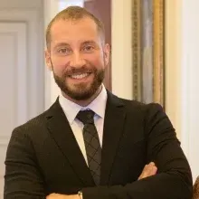 Op. Dr. Kırdar Güney — Plastik Rekonstrüktif Ve Estetik Cerrahi, İstanbul. Portre fotoğrafı.