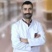Dt. İzzettin Doyuran — Diş Hekimi, Bursa. Portre fotoğrafı.