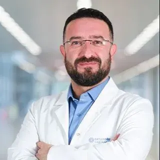 Uzm. Dr. Muhammed Mirhan Polat — Enfeksiyon Hastalıkları, Seyhan, Adana. Portre fotoğrafı.