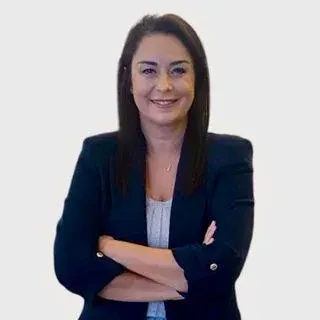 Uzm. Psk. Burcu Lale Yayla — Psikoloji, İstanbul. Portre fotoğrafı.