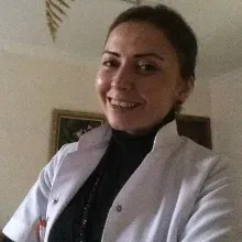 Dt. Meryem Güzel Cengiz — Diş Hekimi, Muğla. Portre fotoğrafı.