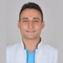 Dt. Furkan Ateş — Diş Hekimi. Portre fotoğrafı.