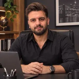 Psk. Macit Bereketoğlu — Psikoloji, Denizli. Portre fotoğrafı.