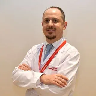 Prof. Dr. Tümay İpekçi — Üroloji, İstanbul. Portre fotoğrafı.