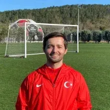 Uzm. Dr. Emre Çakı — Spor Hekimliği, İstanbul. Portre fotoğrafı.