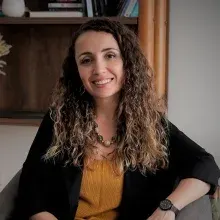Doç. Dr. Sevgi Kurt — Plastik Rekonstrüktif Ve Estetik Cerrahi, İstanbul. Portre fotoğrafı.