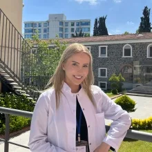 Psk. Ayça Çimen — Psikoloji. Portre fotoğrafı.