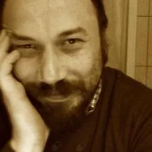Uzm. Dr. Uğraş Erman Uzun — Psikiyatri, İstanbul. Portre fotoğrafı.
