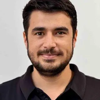 Uzm. Dr. İlhan Çelik — Ortopedi Ve Travmatoloji, Alanya, Antalya. Portre fotoğrafı.