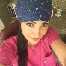 Dt. Eda Candemir — Diş Hekimi, Mersin. Portre fotoğrafı.