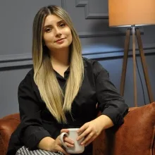 Psk. Hande Şahin — Psikoloji, Kayseri. Portre fotoğrafı.