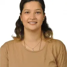 Psk. Ayşe Ece Kadıoğlu — Psikoloji. Portre fotoğrafı.