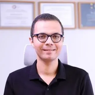 Uzm. Dr. İsmail Buçgün — Psikiyatri, Adana. Portre fotoğrafı.