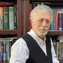 Prof. Dr. Hayri T. Özbek — Adana. Portre fotoğrafı.