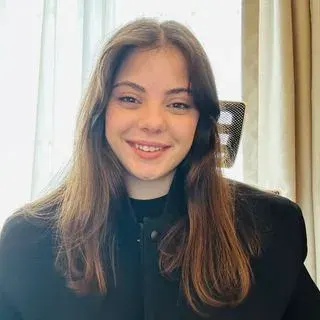 Psk. İrem Gizem Karataş — Psikoloji, İstanbul. Portre fotoğrafı.