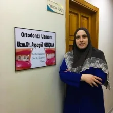 Uzm. Dt. Ayşegül Gençcan Afşar — Trabzon. Portre fotoğrafı.