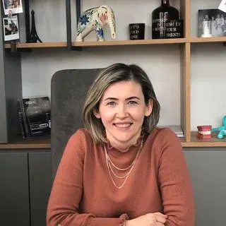 Dr. Dt. Nezate Dadakoğlu — Ankara. Portre fotoğrafı.