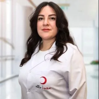 Op. Dr. Zeinab Moradi — Kadın Hastalıkları Ve Doğum, Kartal, İstanbul. Portre fotoğrafı.