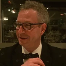 Uzm. Dr. Ali Ayas — Psikiyatri, İstanbul. Portre fotoğrafı.