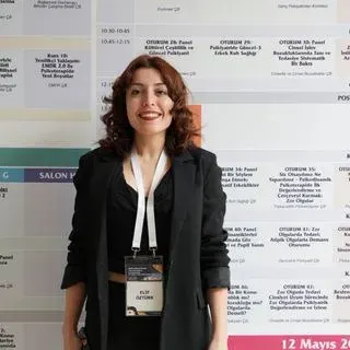 Uzm. Dr. Elif Denizci — Psikiyatri, İstanbul. Portre fotoğrafı.