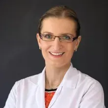 Doç. Dr. Özlem Taşkapılıoğlu — Nöroloji, Nilüfer, Bursa. Portre fotoğrafı.