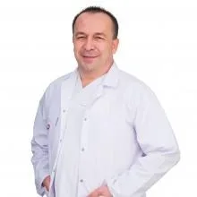 Op. Dr. Melih Erol — Beyin Ve Sinir Cerrahisi, Küçükçekmece, İstanbul. Portre fotoğrafı.