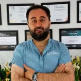 Dr. Mesut Ormanlı — Sertifikalı Medikal Estetik, Diyarbakır. Portre fotoğrafı.