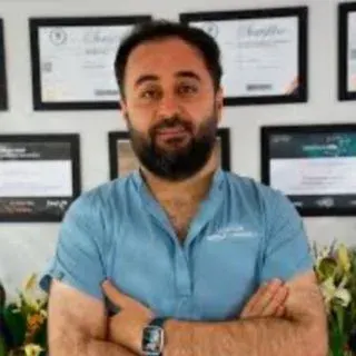 Dr. Mesut Ormanlı — Sertifikalı Medikal Estetik, Diyarbakır. Portre fotoğrafı.