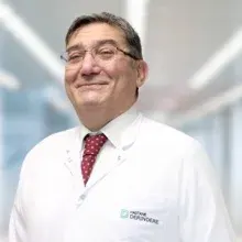 Prof. Dr. Talat Yurdakul — Üroloji, Kağıthane, İstanbul. Portre fotoğrafı.