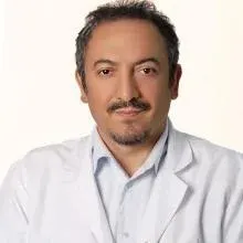 Op. Dr. Sinan Tilki — Kulak Burun Boğaz, İstanbul. Portre fotoğrafı.