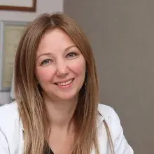 Uzm. Dr. Selkin Yılmaz Muluk — Fiziksel Tıp Ve Rehabilitasyon. Portre fotoğrafı.