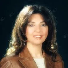 Prof. Dr. R. Beril Küçümen — Göz Hastalıkları, Beşiktaş, İstanbul. Portre fotoğrafı.