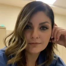 Dr. Burcu Gümüştekin — Genel Cerrahi. Portre fotoğrafı.