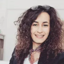 Fzt. Esra Kama — Fizyoterapi Ve Rehabilitasyon, Antalya. Portre fotoğrafı.