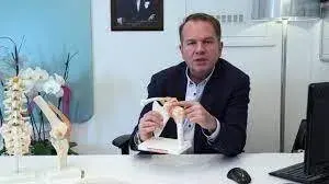 Prof. Dr. Onat Üzümcügil profilinde yer alan galeri fotoğrafı.