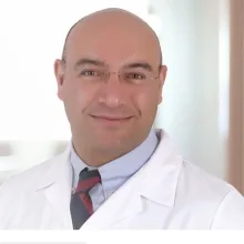 Prof. Dr. Semih Ayanoğlu — Ortopedi Ve Travmatoloji, İstanbul. Portre fotoğrafı.