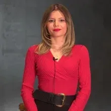 Uzm. Dyt. Yağmur Sözeri — Diyetisyen. Portre fotoğrafı.
