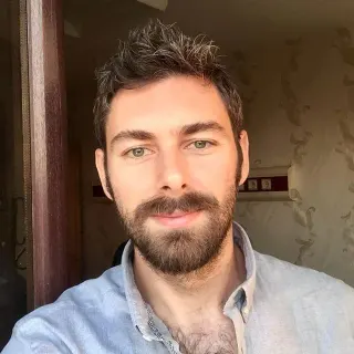Doç. Dr. Murad Gezer profilinde yer alan galeri fotoğrafı.