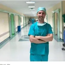 Prof. Dr. Tzevat Tefik — Üroloji, İstanbul. Portre fotoğrafı.