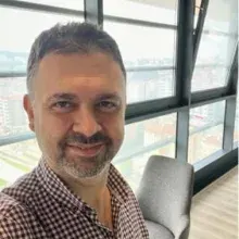 Op. Dr. Volkan Aksakallı — Kadın Hastalıkları Ve Doğum, Bursa. Portre fotoğrafı.