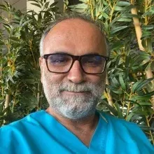 Dr. Öğr. Üyesi Mahir Enver Gülcan — Çocuk Gastroenterolojisi, İstanbul. Portre fotoğrafı.