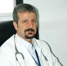 Doç. Dr. Güngör Ateş — Göğüs Hastalıkları, Diyarbakır. Portre fotoğrafı.