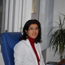 Op. Dr. Meral Alten — Kadın Hastalıkları Ve Doğum, Denizli. Portre fotoğrafı.