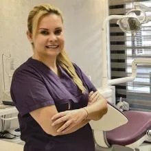 Prof. Dr. Bahar Sezer — Konak, İzmir. Portre fotoğrafı.