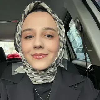 Fzt. Melike Türal — Fizyoterapi Ve Rehabilitasyon, Kocaeli. Portre fotoğrafı.