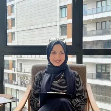 Kl. Psk. Merve Çalışkan Gül — Psikoloji, İstanbul. Portre fotoğrafı.