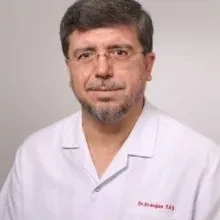 Dr. Erdoğan Taş — Akupunktur, Antalya. Portre fotoğrafı.
