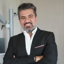 Op. Dr. İskender Alkın Solmaz — Göz Hastalıkları, İstanbul. Portre fotoğrafı.