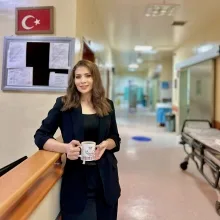Op. Dr. Fatma Serra Sezer — Kadın Hastalıkları Ve Doğum, Osmangazi, Bursa. Portre fotoğrafı.